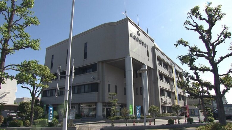 バックの車にはねられ高齢女性が意識不明の重体　現場は横断歩道のない丁字路　広島市｜FNNプライムオンライン
