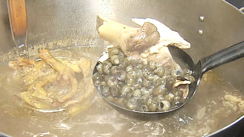 タニシで出汁をとる「タニシ麺」の売上げが3倍に!