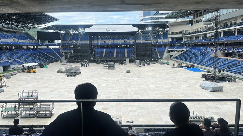 スタジアムの観客席は開放されている