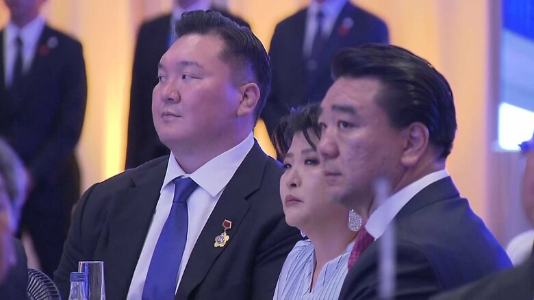 大相撲元横綱の白鵬や日馬富士らも出席