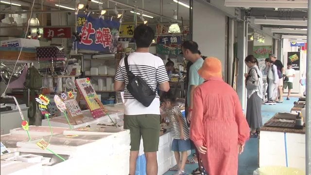 多くの人が”常磐もの”を求めて訪れる