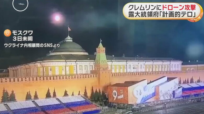 ドローンとみられる物体が建物に接近しているのが分かる