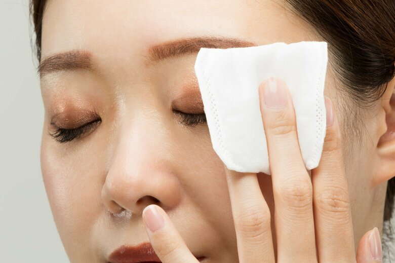 アイメイクはしっかり落とす（画像はイメージ）