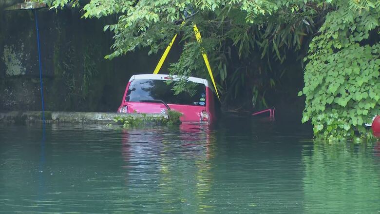 ダムに転落した車両