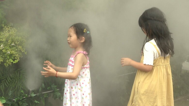 「雲海ミスト」を楽しむ子どもたち