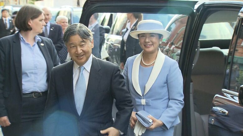 宿泊先のホテルに到着された両陛下