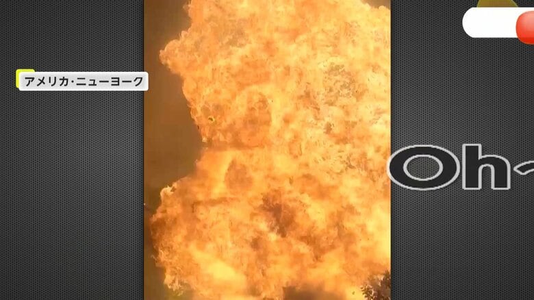 道路脇のゴミが燃える火事