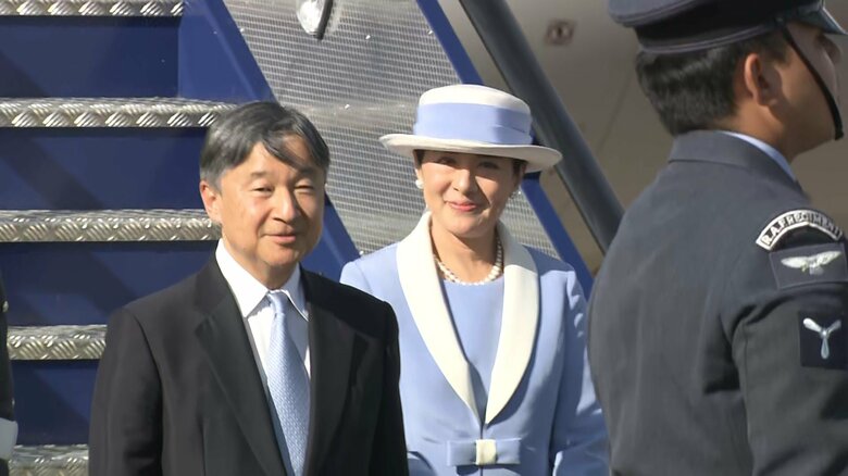 ロンドン・スタンステッド空港に到着された両陛下