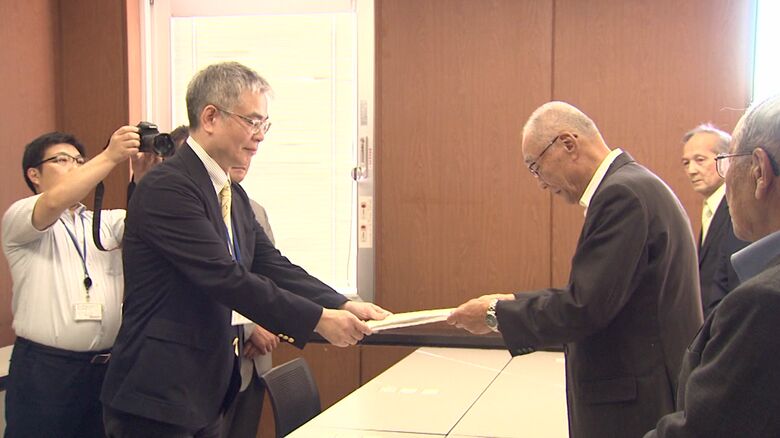 園に隣接する地元町内会の代表が市役所を訪れた