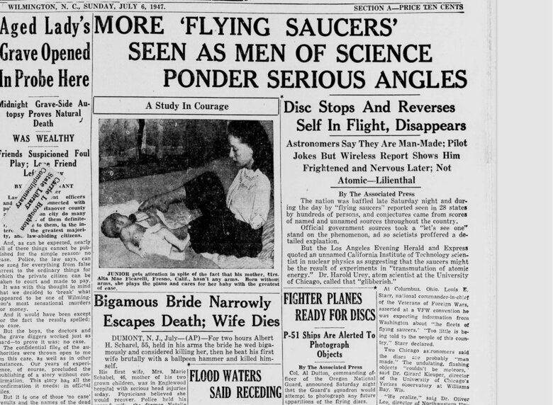 「空飛ぶ円盤」を報じる当時の新聞（Liberary of Congress）