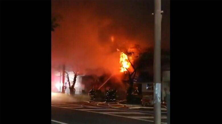 飲食店など入る建物が全焼 千葉・流山市