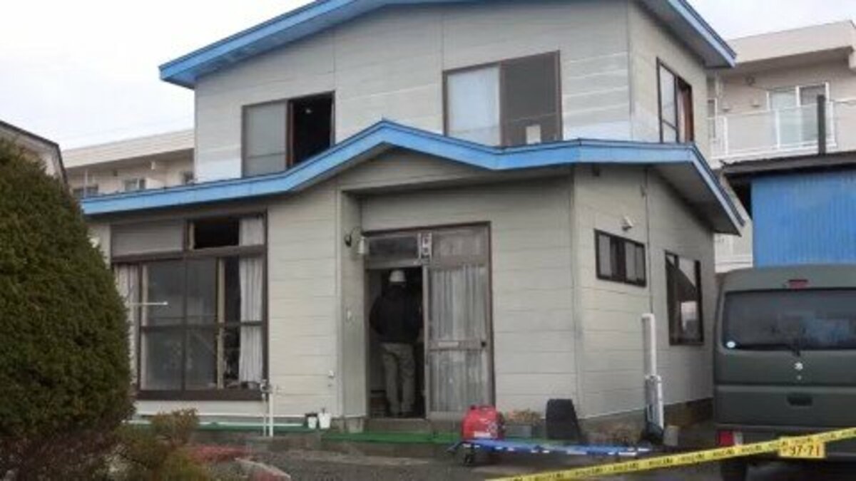 午前4時ごろ2階建て住宅から出火~1時間後に鎮火するも男性の遺体発見...住人の80代夫婦が煙を吸って搬送―死亡したのは60代の息子か―出火原因を捜査〈北海道浦河町〉