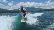「寒いくらい涼しい」長野・野尻湖で“水上アクティビティ”　標高650ｍで波に乗って爽快　「180度レイクビュー」湖畔の絶景カフェ　旬の白桃たっぷり“そばワッフル”に手打ちそば「湖の風をゆっくり感じて」