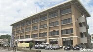 「コンビニに車が突っ込んでけが人が出ている」と通報　大型トレーラーと普通車が衝突　助手席の58歳男性が死亡　運転の妻は軽傷　ガソリンスタンドから右折直後に事故か　京都・大山崎町