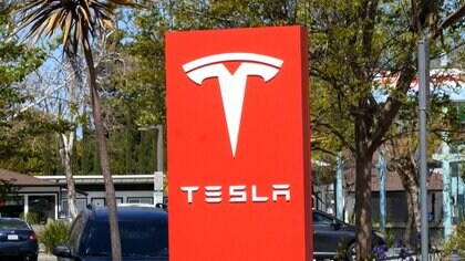 テスラ、7～9月は4割減益　EV税制優遇終了前の駆け込み需要で売上高増加も低金利ローンや関税のコスト上昇が影響