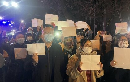 「立ち上がれ！奴隷となることを望まぬ人々よ！」習近平政権に衝撃与えた国歌斉唱…「北京でデモ」という事実の大きさ