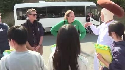 高千穂町の小中学生　海外の農業生産者と交流　海外の農業について学ぶ