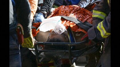 ベネズエラ地震発生から8日後　がれきの中から40代男性を救出…死者2500人超に