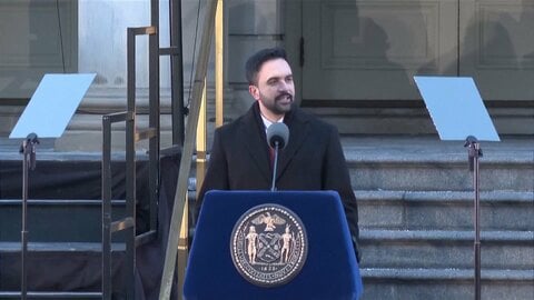 ニューヨーク市長に初のイスラム教徒ゾーラン・マムダニ氏就任　「家賃値上げ凍結」「バス無料化」など掲げる