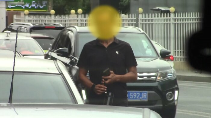当局者とみられる人物の1人 尾行は帰りの空港まで続いた