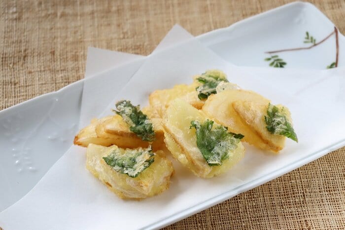 たけのこ×新玉ねぎで旬を堪能する、ぜいたくな春の「かき揚げ」