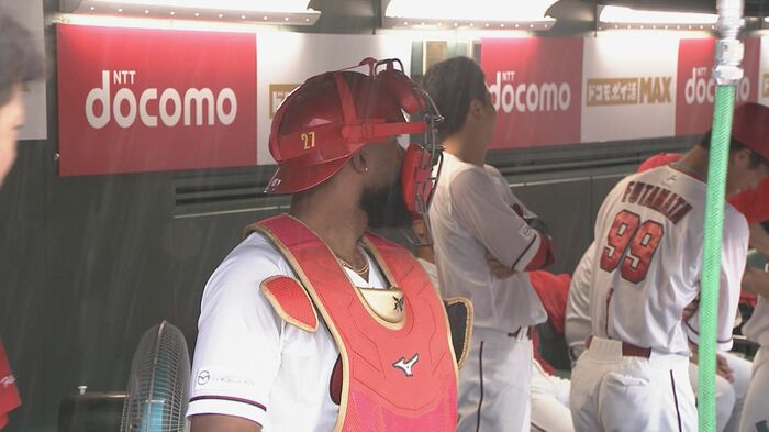 會澤選手の防具を付けたファビアン選手