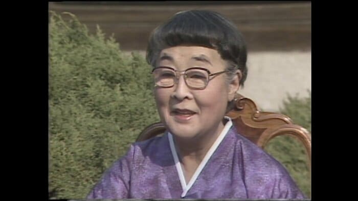 インタビューに応じる李方子さん　1981年