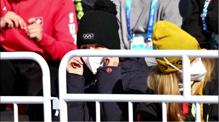 8日 フリースタイルスキー女子を観戦する彭帥さん