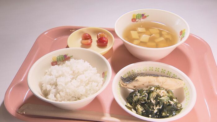 図書館で「給食」