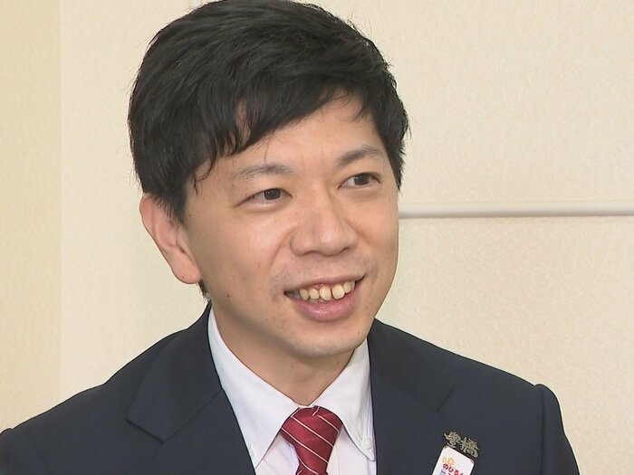 取材に応じる愛知県豊橋市の長坂尚登市長