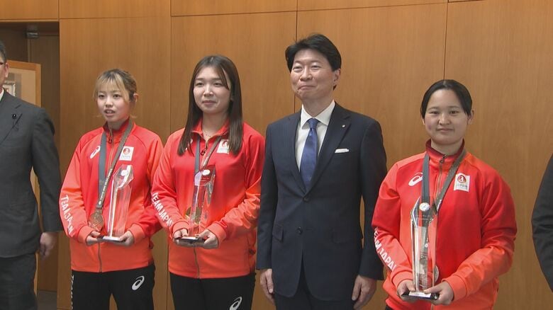 東京デフリンピックでメダルを獲得した岡山ゆかりの３選手に岡山県スポーツ特別顕賞を贈呈【岡山】｜FNNプライムオンライン