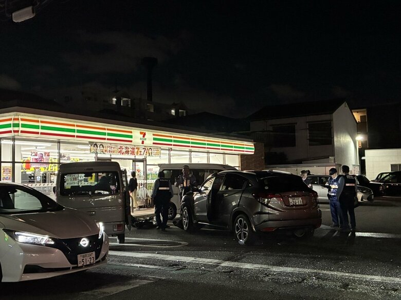 【速報】「車複数台の事故」と通報相次ぐ　交差点で4台が関係する事故か　男性2人が運ばれる　福岡市中央区｜FNNプライムオンライン
