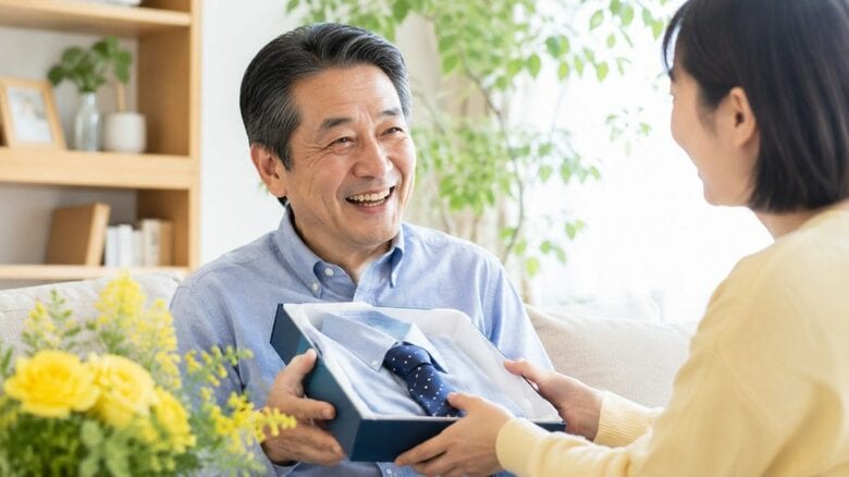 父の日、みんな何を贈ってる？プレゼントの定番と予算を調査【1000人アンケート】