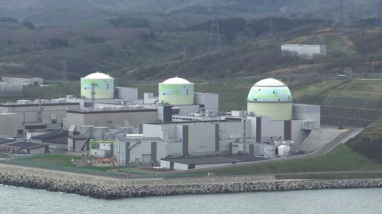 泊原子力発電所の構内で30代男性作業員が8ｍの高さから落下し死亡…防潮堤工事に関わる作業を担当…砂利の堆積状況を1人で確認中に誤ってサイロ内に転落か…北海道電力「再発防止に努める」〈北海道泊村〉｜FNNプライムオンライン