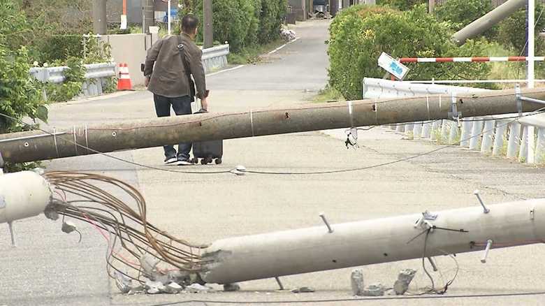 台風15号の影響で千葉県内で2000本の電柱が倒れたとみられる