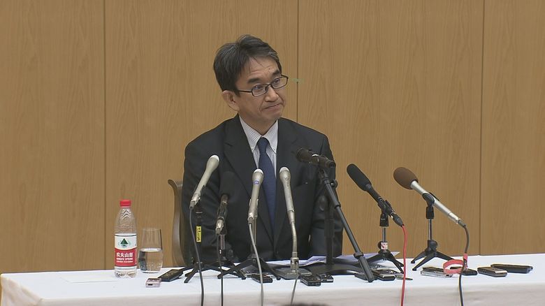 着任後初の記者会見に臨む垂秀夫駐中国大使(12月11日)