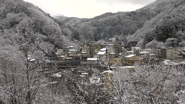 雪景色の土湯温泉（福島県福島市）