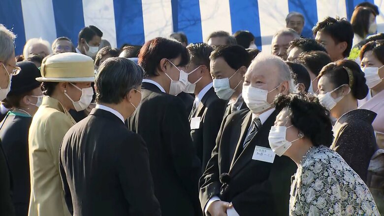 加藤一二三さん夫妻と懇談される両陛下