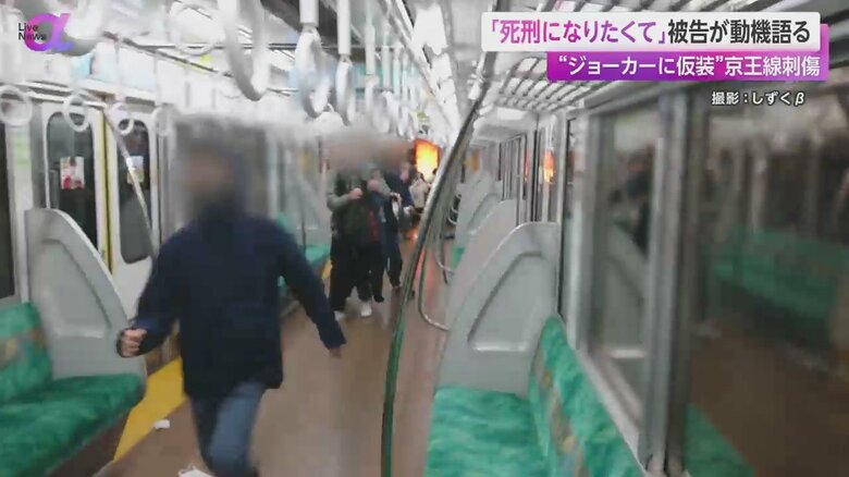 画像奥には、大きく火が上がっているのが見える