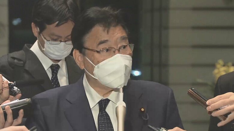 取材に応じる後藤厚生労働大臣(午後6時半すぎ 首相官邸)