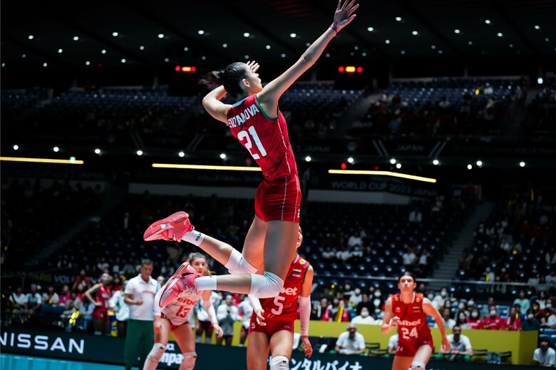 18歳オポジットのストヤノバ（写真：©️FIVB）