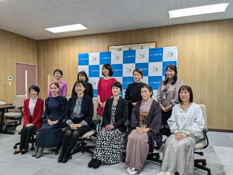 長崎の美容のプロ14人が講師となる