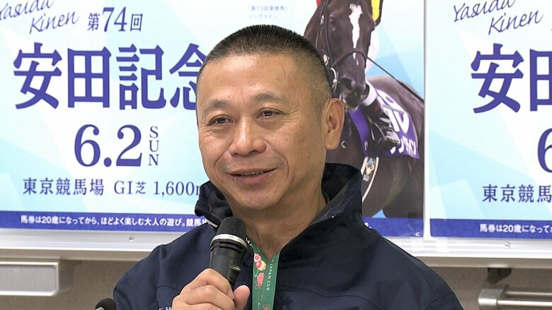 共同会見を行うチャプシン・シャム調教師