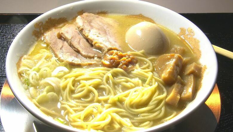 山吹　白　全部のせ　1400円（トッピングなしは730円）