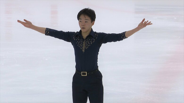 ショートの演技をする鍵山優真