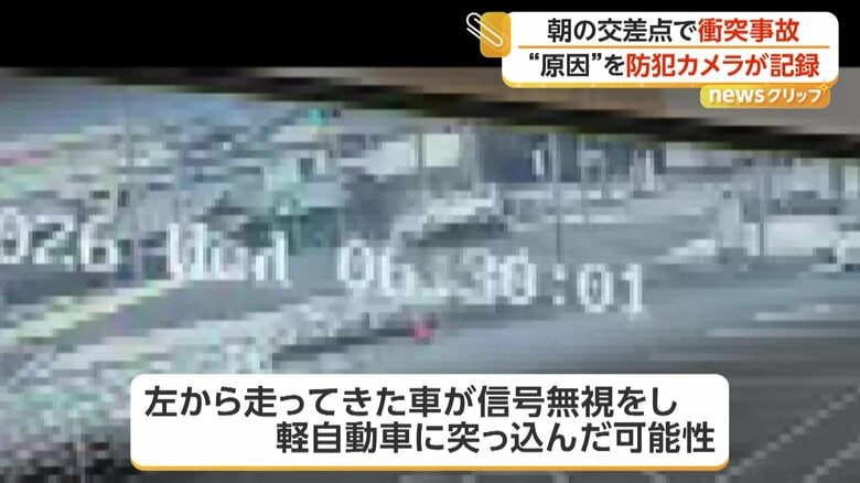 衝突した瞬間の2台の車（提供：ハマート野市店）