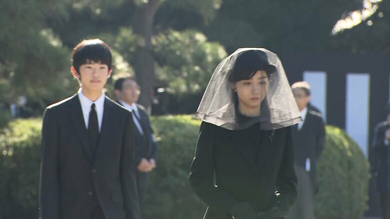 豊島岡墓地に到着した佳子さまと悠仁さま　11月26日