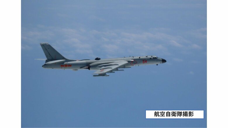 飛来した中国のH-6爆撃機