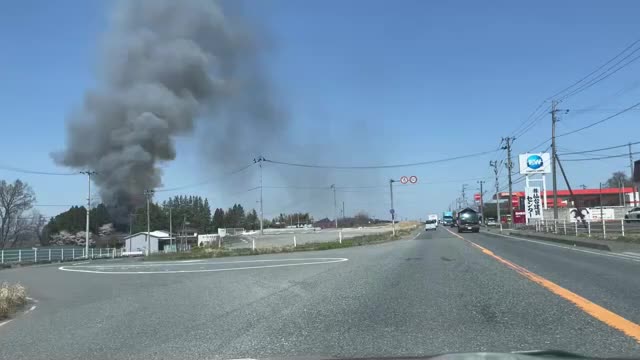 【速報】宮城県大衡村で倉庫が焼ける火災　付近を走行していた視聴者が発生直後に撮影した映像には黒煙が