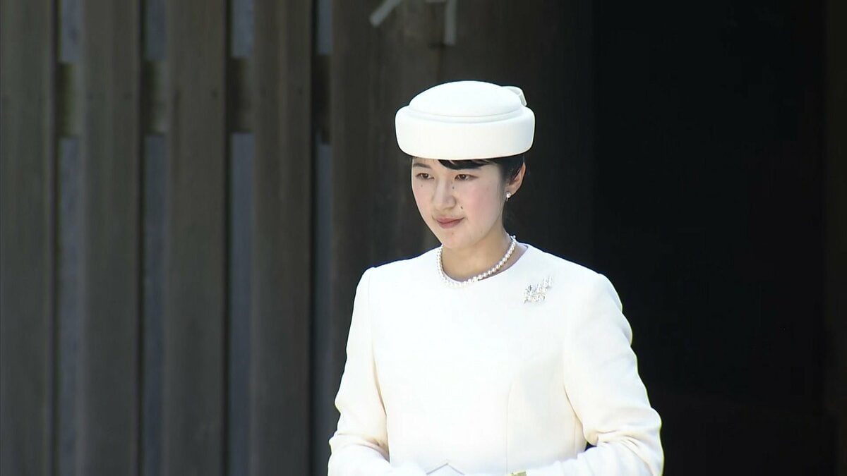 愛子さまが伊勢神宮を2年ぶりに参拝 外宮内宮の順に拝礼 白いロングドレス姿で|FNNプライムオンライン